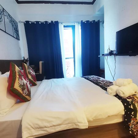 Warm Makati Aparthotel Makati City Buitenkant foto