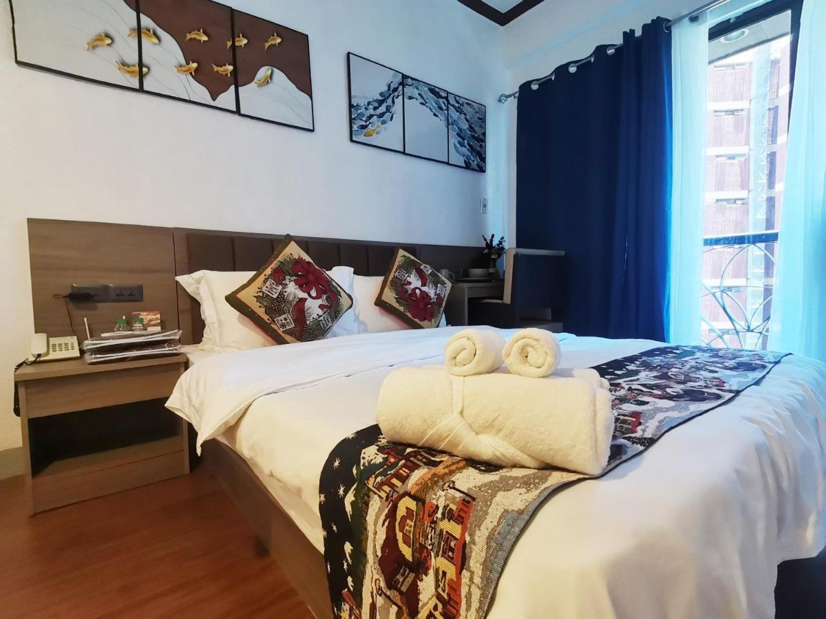 Warm Makati Aparthotel Makati City Buitenkant foto
