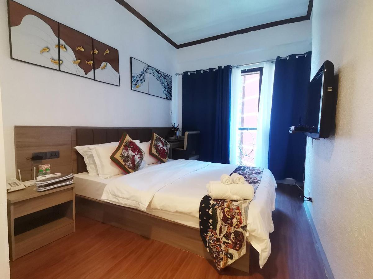 Warm Makati Aparthotel Makati City Buitenkant foto